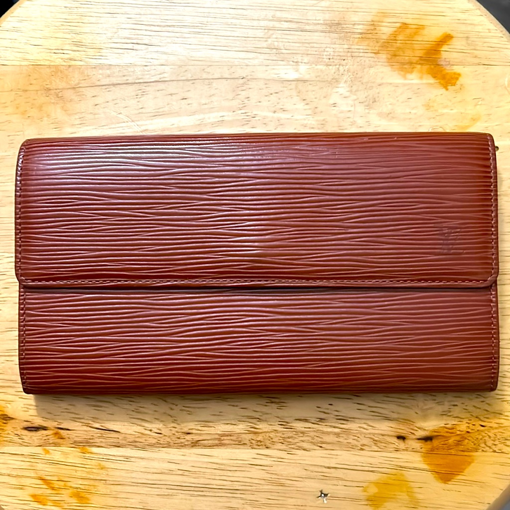Lv Wallet Epi 100% Authentic